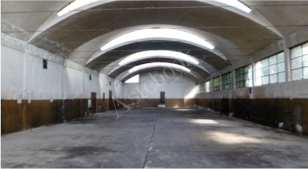 Magazzino industriale al piano terra in Mornago