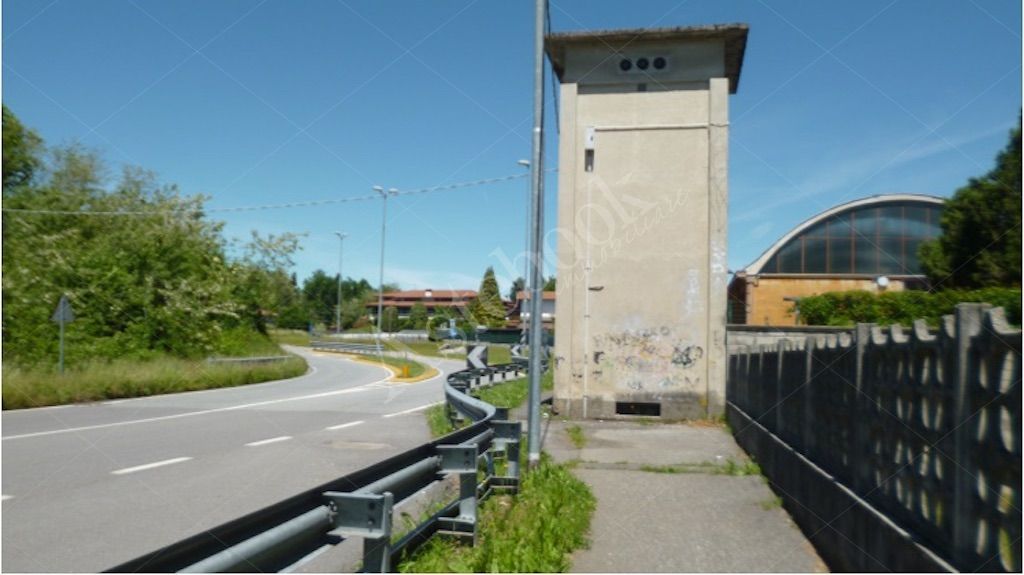 Magazzino industriale al piano terra in Mornago