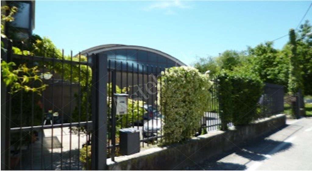 Magazzino industriale al piano terra in Mornago