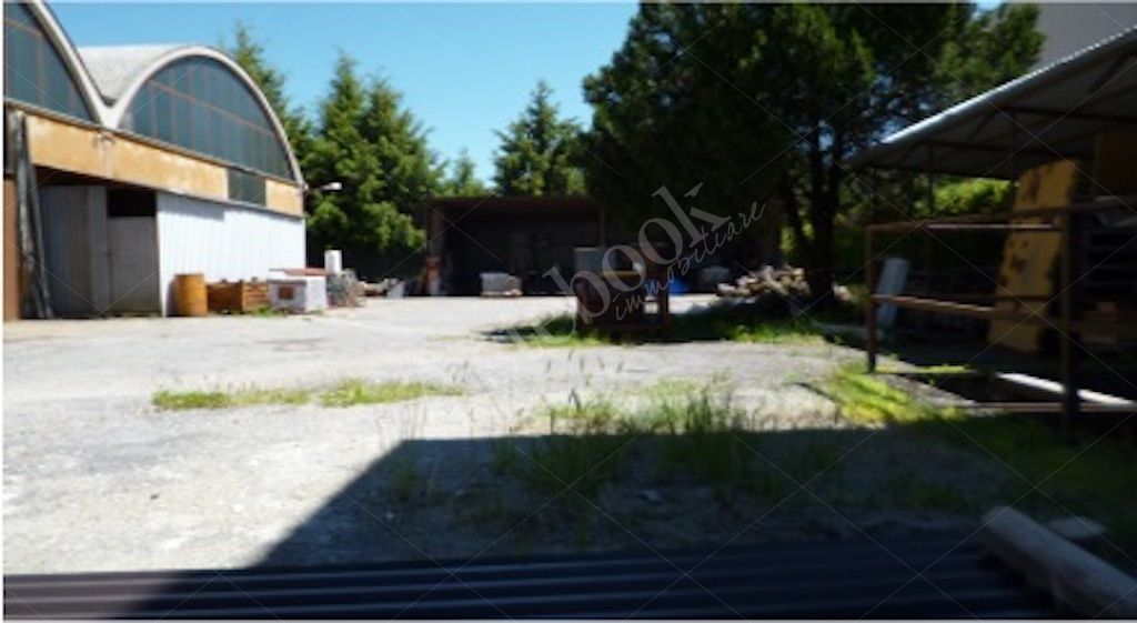 Magazzino industriale al piano terra in Mornago