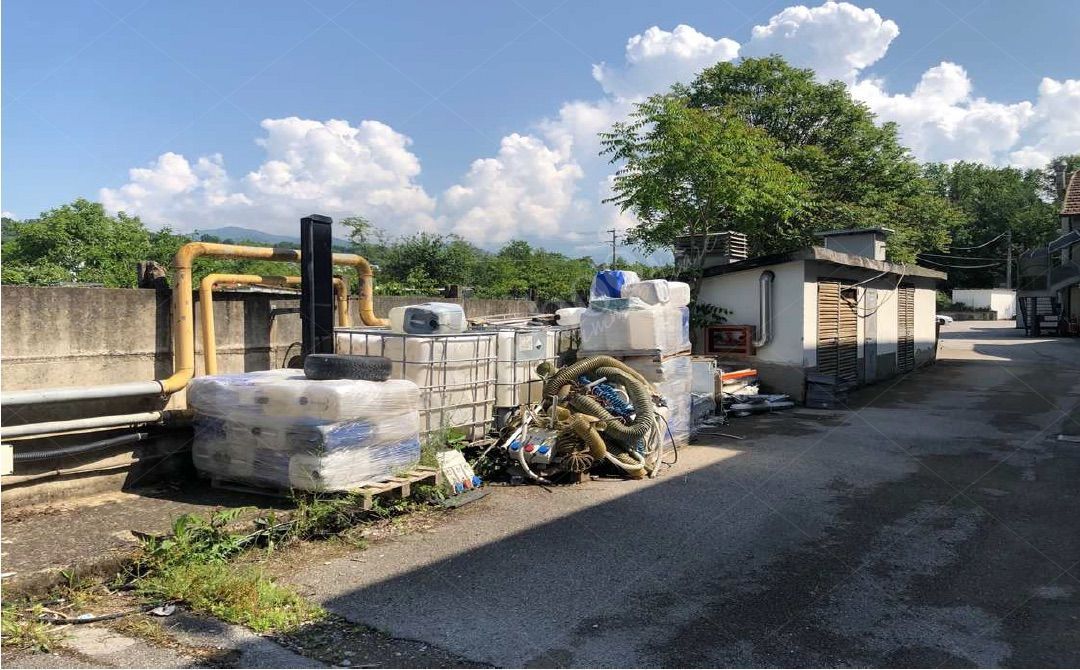 Capannone industriale con uffici e ampia area cortilizia esclusiva in Terranuova Bracciolini 