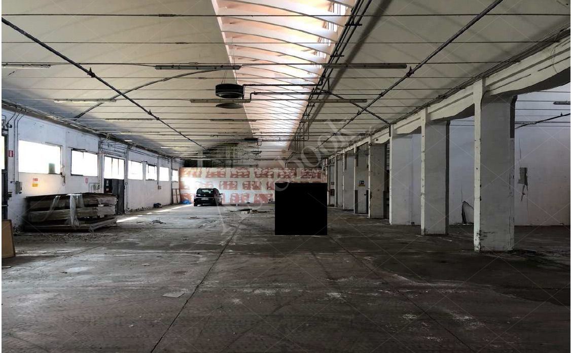 Capannone industriale con uffici e ampia area cortilizia esclusiva in Terranuova Bracciolini 