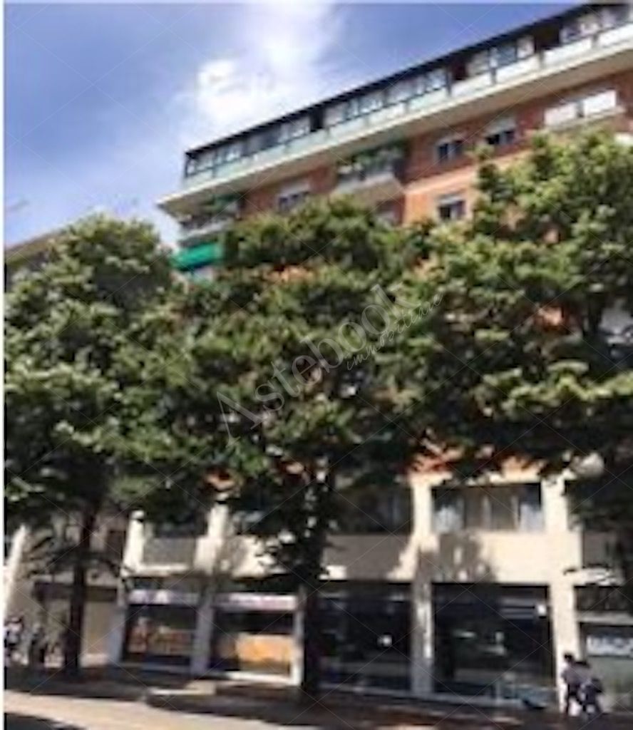 Complesso immobiliare a destinazione sanitaria al primo piano con locali accessori in Udine