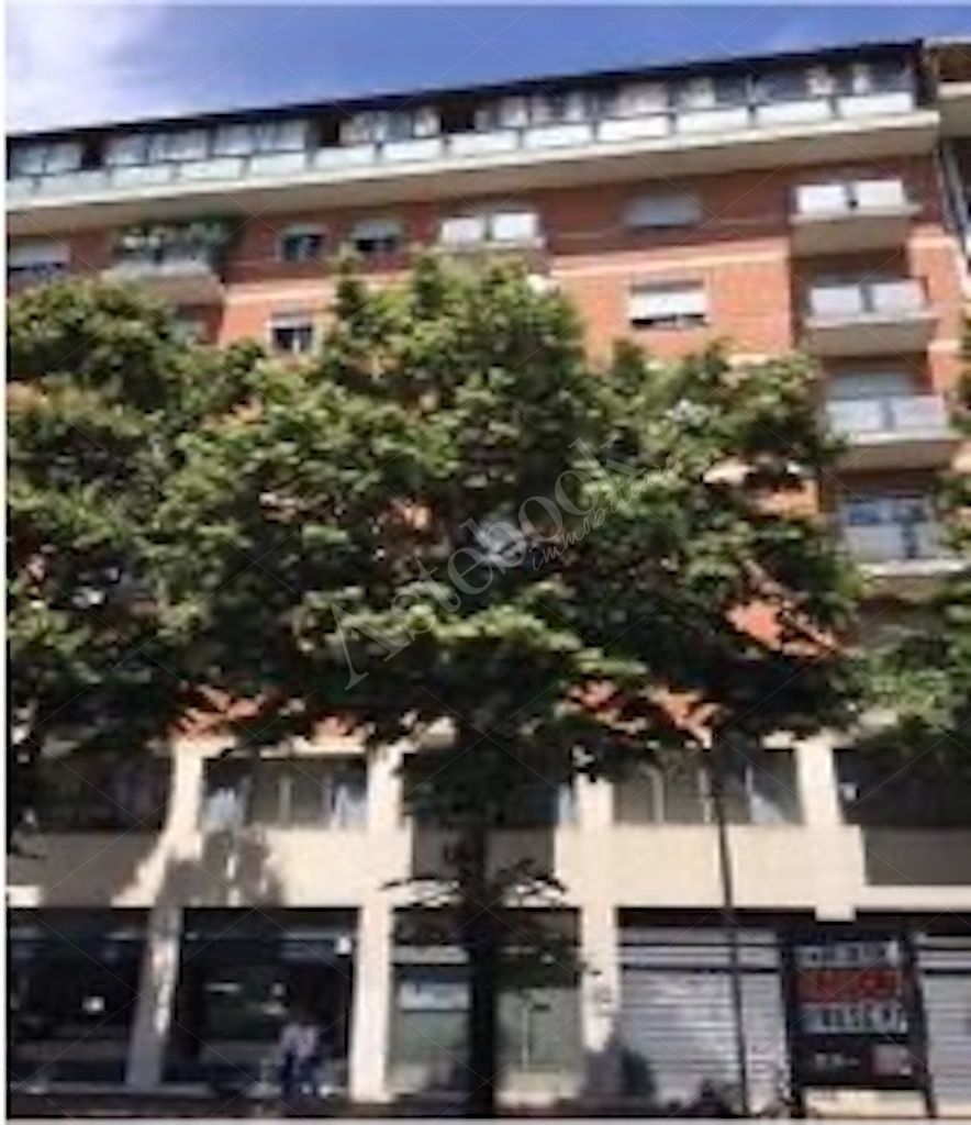 Complesso immobiliare a destinazione sanitaria al primo piano con locali accessori in Udine