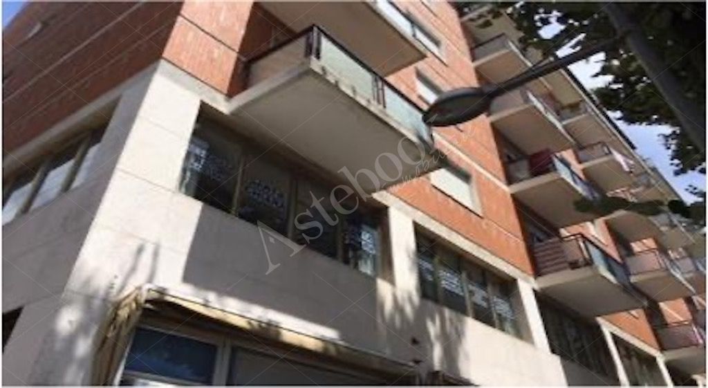 Complesso immobiliare a destinazione sanitaria al primo piano con locali accessori in Udine