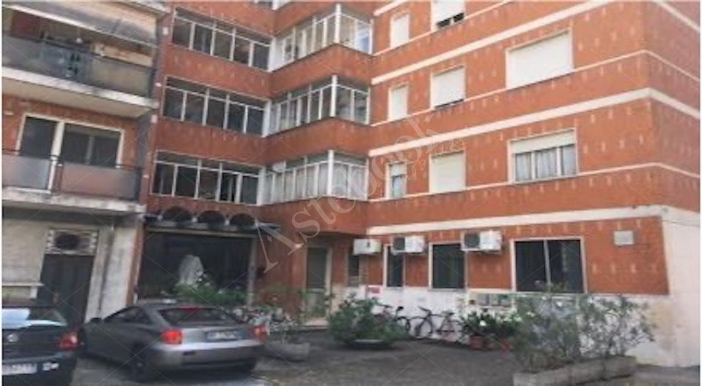 Complesso immobiliare a destinazione sanitaria al primo piano con locali accessori in Udine