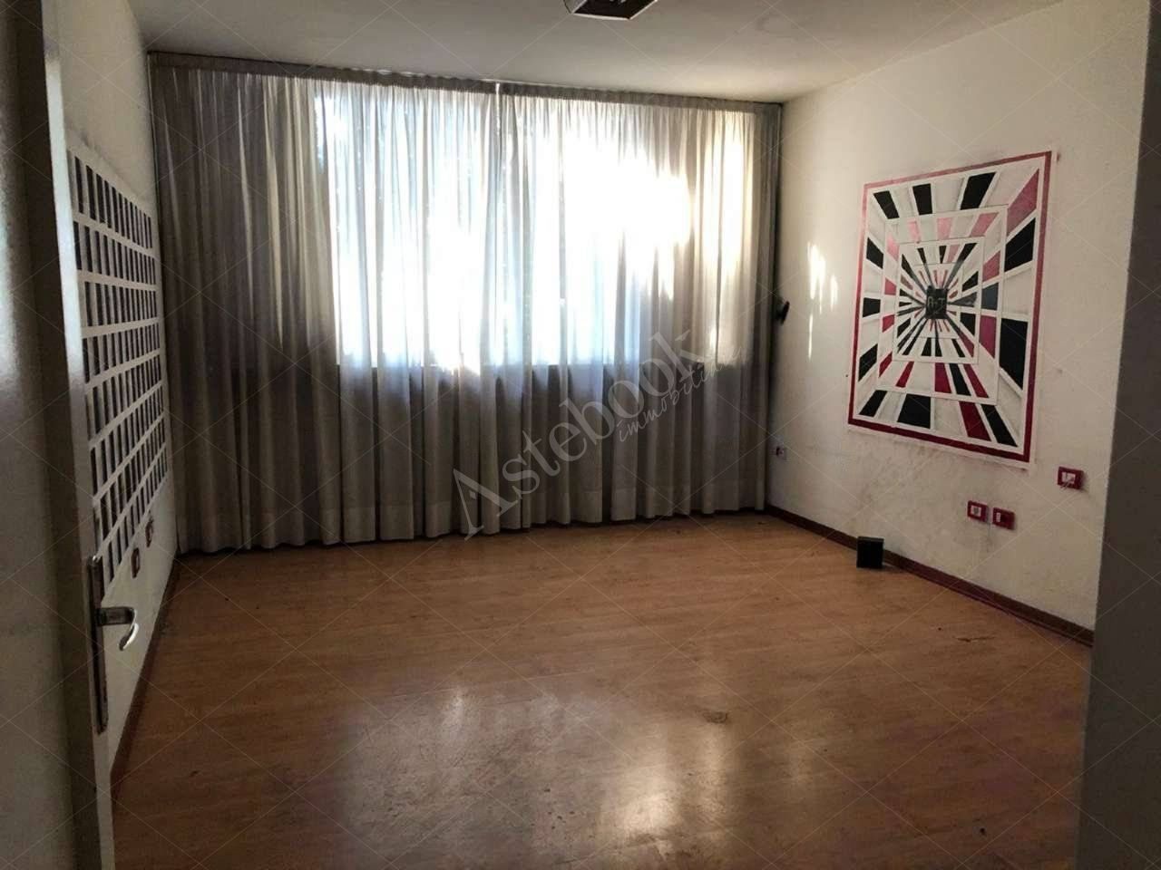 Complesso immobiliare a destinazione sanitaria al primo piano con locali accessori in Udine