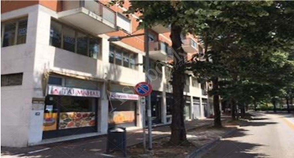 Complesso immobiliare a destinazione sanitaria al primo piano con locali accessori in Udine