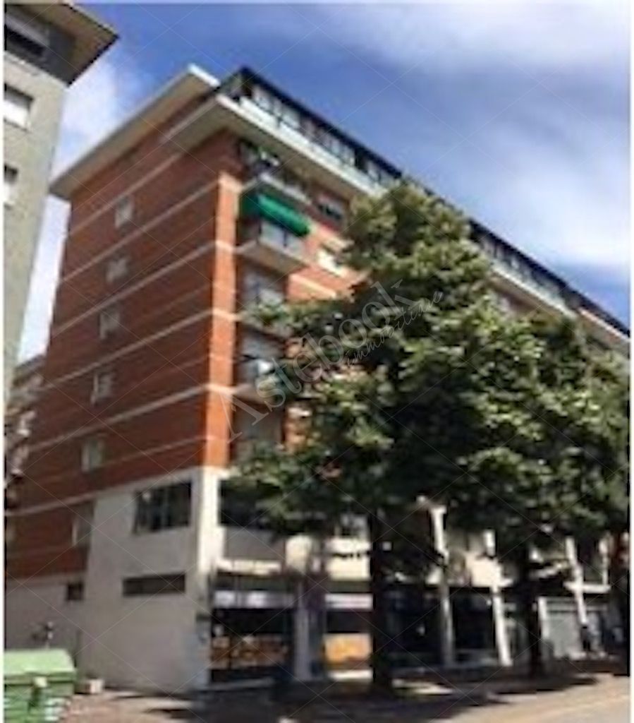 Complesso immobiliare a destinazione sanitaria al primo piano con locali accessori in Udine