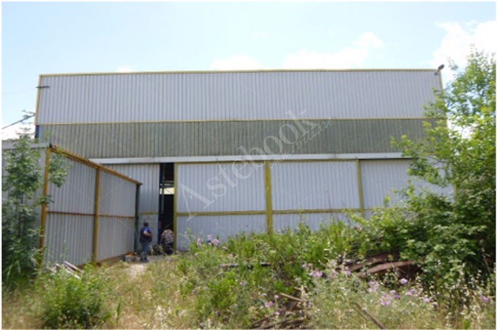 Complesso industriale costituito da due capannoni adiacenti  con area pertinenziale in Dogliola