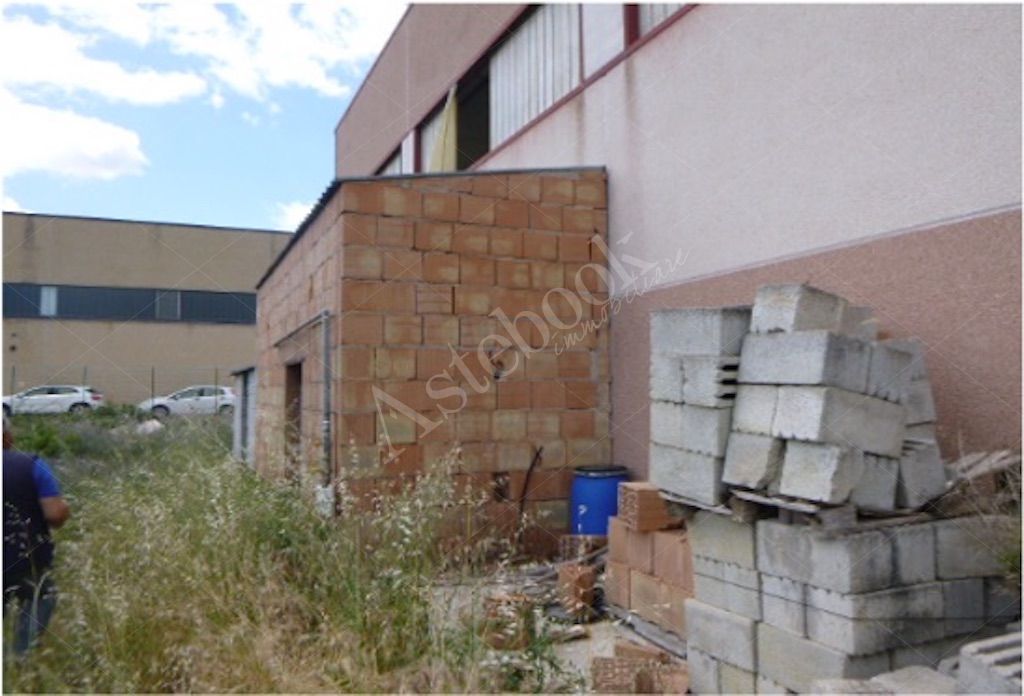 Complesso industriale costituito da due capannoni adiacenti  con area pertinenziale in Dogliola