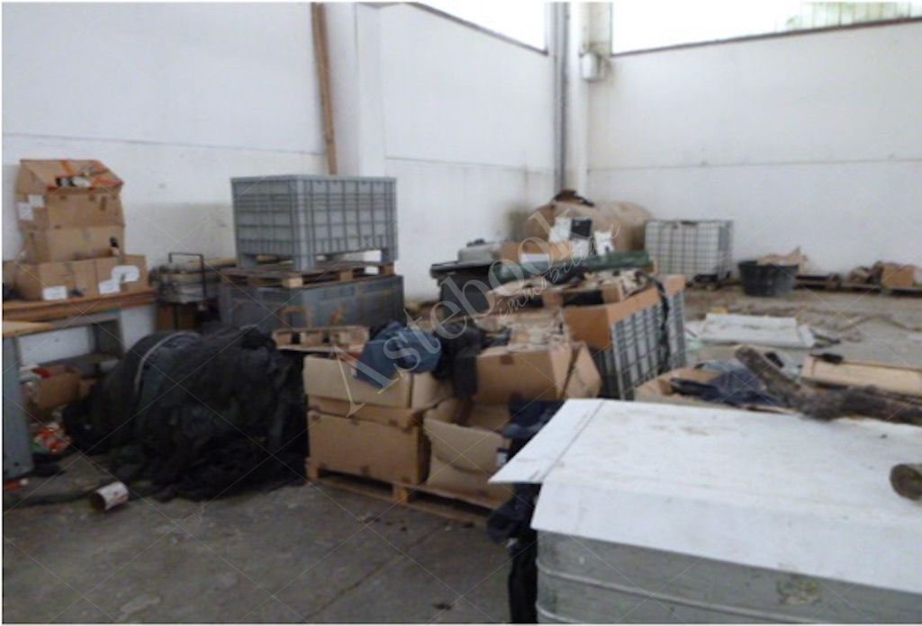 Complesso industriale costituito da due capannoni adiacenti  con area pertinenziale in Dogliola