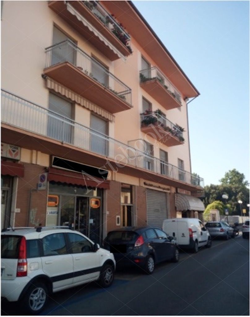 Locale commerciale al piano terra in Arezzo