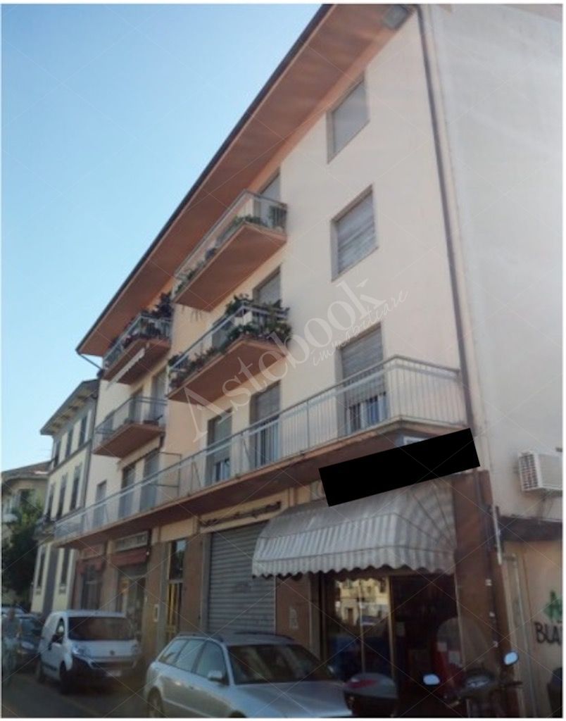 Locale commerciale al piano terra in Arezzo