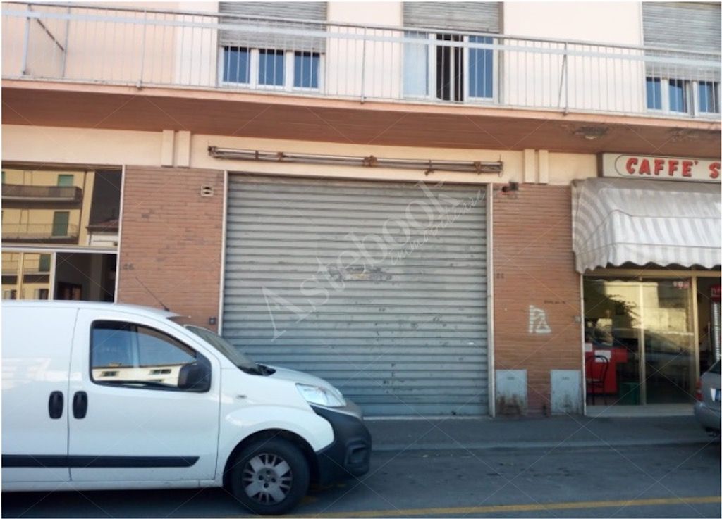 Locale commerciale al piano terra in Arezzo