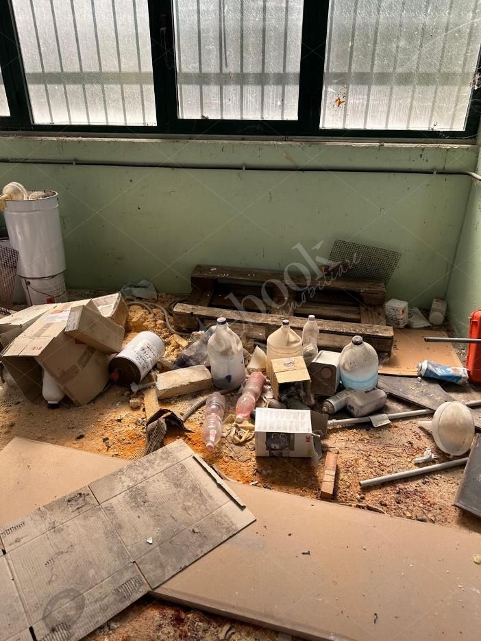 Porzione di complesso artigianale con area pertinenziale in Recanati