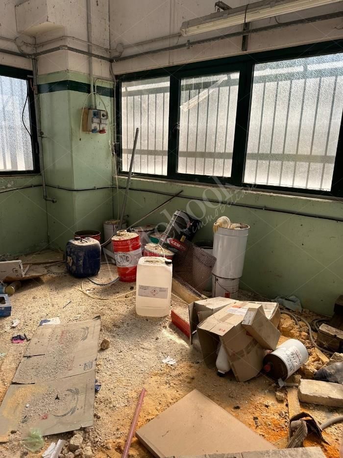 Porzione di complesso artigianale con area pertinenziale in Recanati