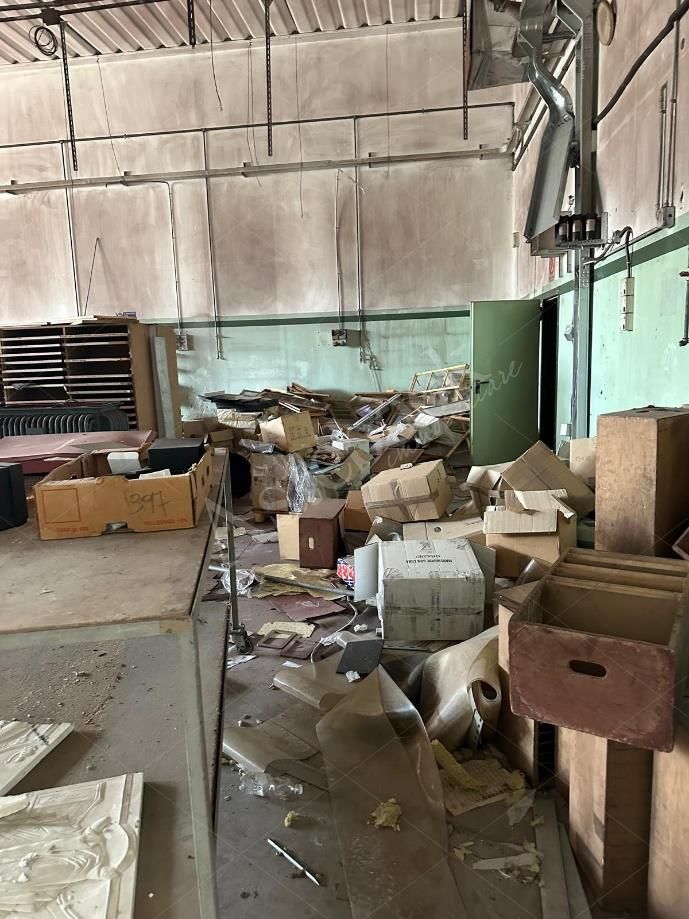 Porzione di complesso artigianale con area pertinenziale in Recanati