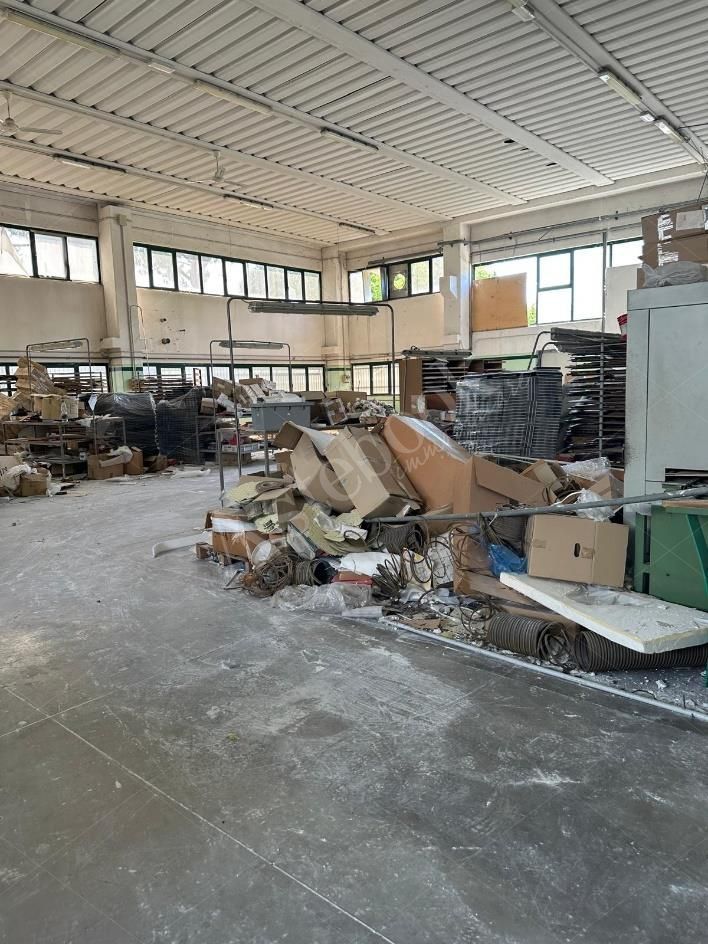 Porzione di complesso artigianale con area pertinenziale in Recanati
