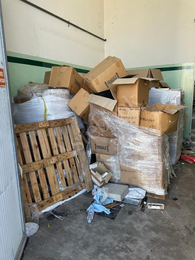 Porzione di complesso artigianale con area pertinenziale in Recanati