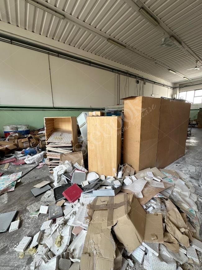 Porzione di complesso artigianale con area pertinenziale in Recanati