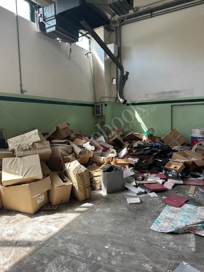 Porzione di complesso artigianale con area pertinenziale in Recanati