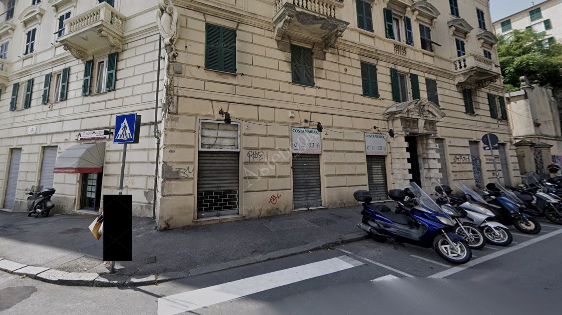 Unit� commerciale con vetrina fronte strada in Genova