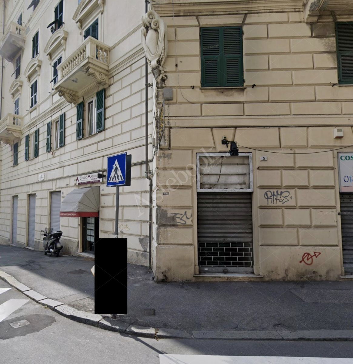 Unit� commerciale con vetrina fronte strada in Genova