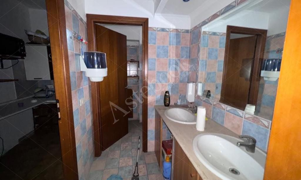 Ufficio al secondo piano in contesto residenziale in Roma