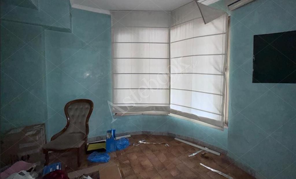 Ufficio al secondo piano in contesto residenziale in Roma