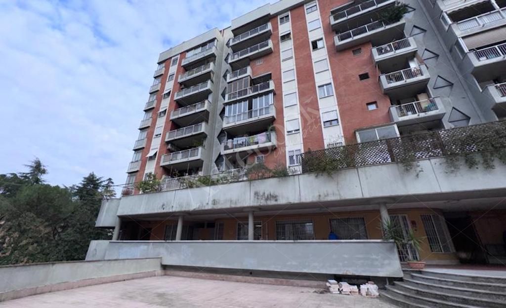 Ufficio al secondo piano in contesto residenziale in Roma