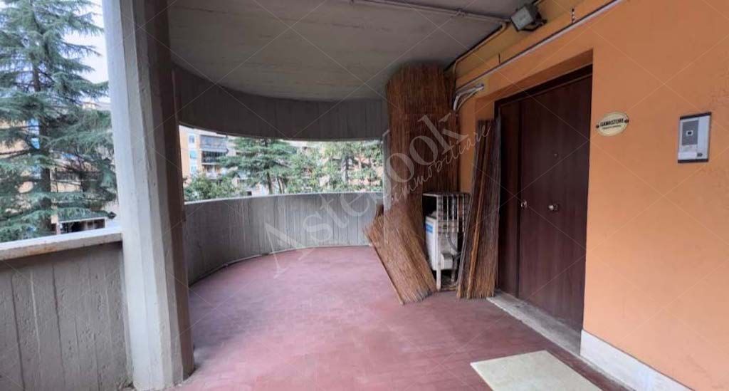 Ufficio al secondo piano in contesto residenziale in Roma