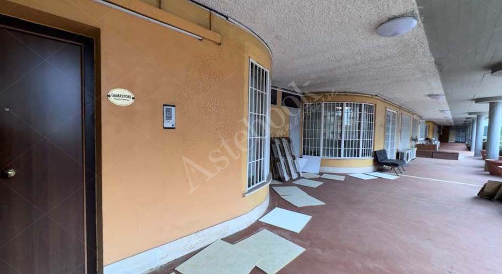 Ufficio al secondo piano in contesto residenziale in Roma