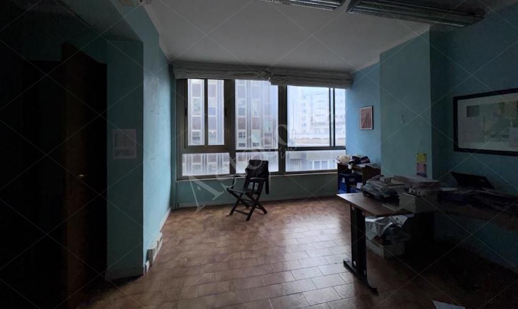 Ufficio al secondo piano in contesto residenziale in Roma