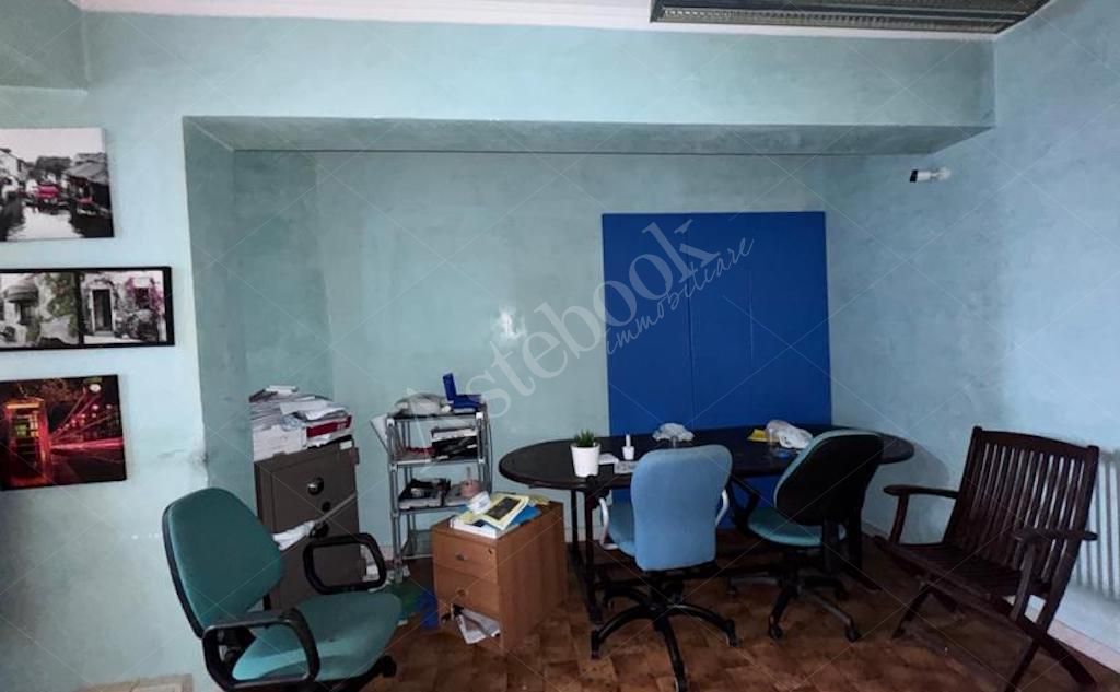 Ufficio al secondo piano in contesto residenziale in Roma