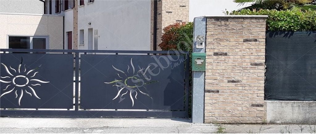 Complesso immobiliare composto da capannone artigianale e due unit� residenziali di servizio in Sant'Elena