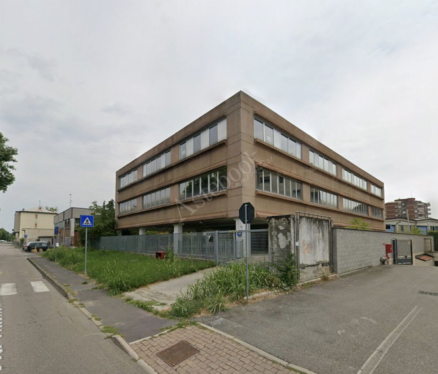 Due unit� immobiliari ad uso ufficio al secondo piano in Trezzano sul Naviglio
