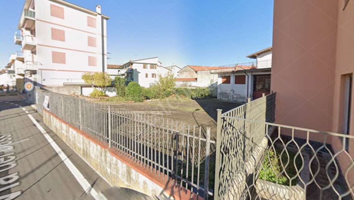 Complesso immobiliare costituito da deposito, laboratorio ed appartamento in Fara Gera d'Adda