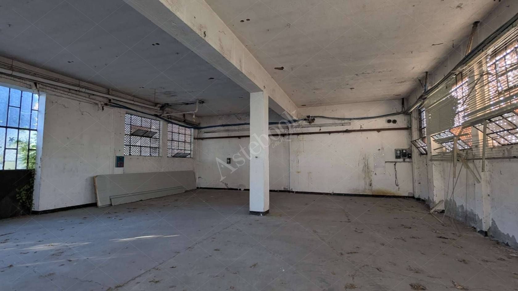 Complesso immobiliare costituito da deposito, laboratorio ed appartamento in Fara Gera d'Adda