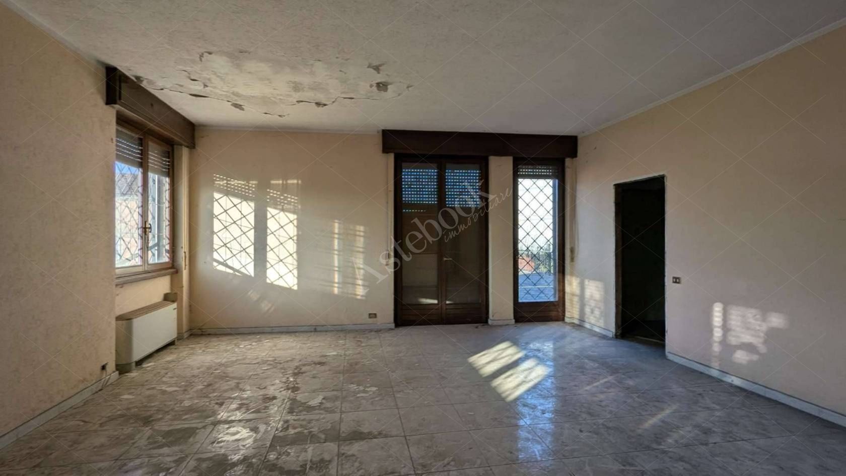 Complesso immobiliare costituito da deposito, laboratorio ed appartamento in Fara Gera d'Adda