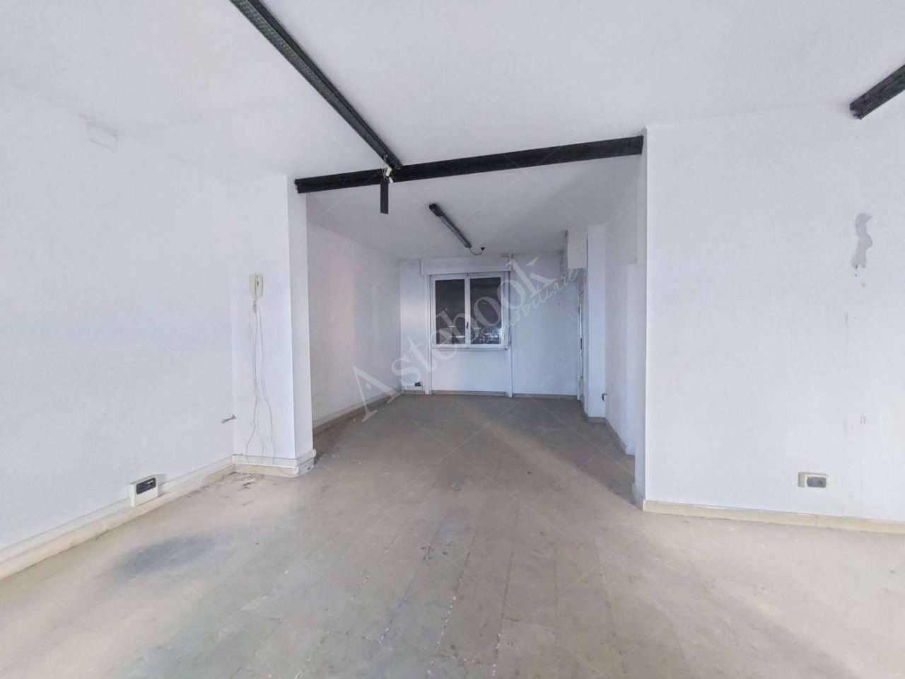 Unit� immobiliare ad uso ufficio al piano rialzato in Mariano Comense
