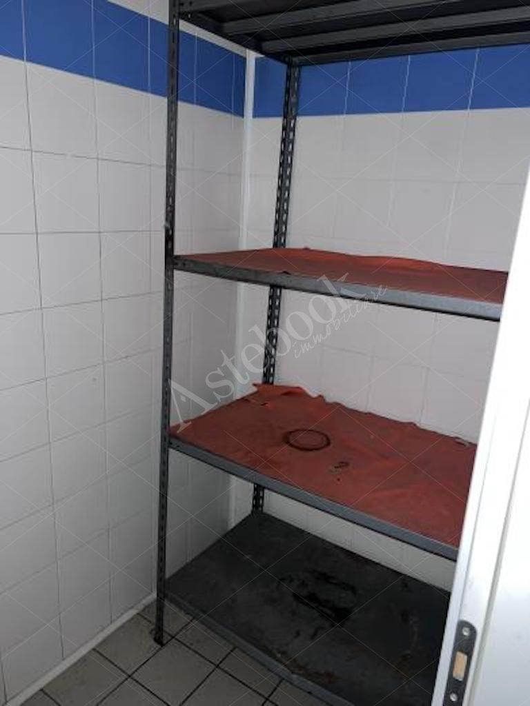 Porzione di capannone commerciale con soppalco in Cazzago San Martino
