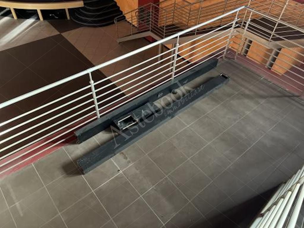 Porzione di capannone commerciale con soppalco in Cazzago San Martino