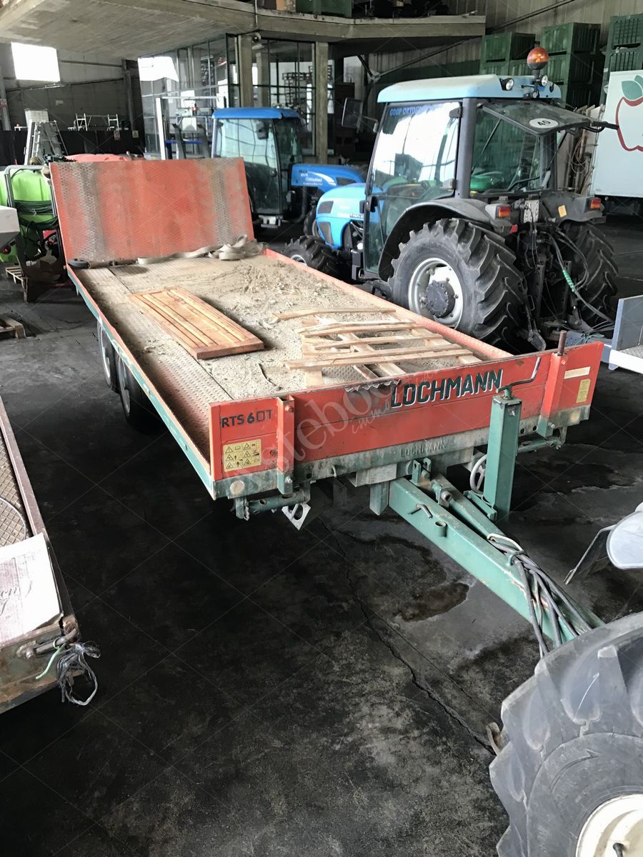 Lotto 1 - composto da macchinari per mele, carrello elevatore, trattore agricolo e rimorchio
