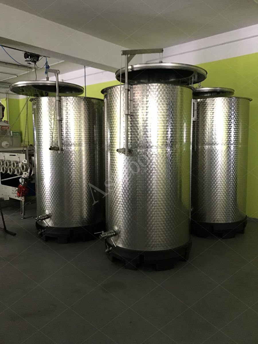 Lotto 1 - composto da macchinari per mele, carrello elevatore, trattore agricolo e rimorchio