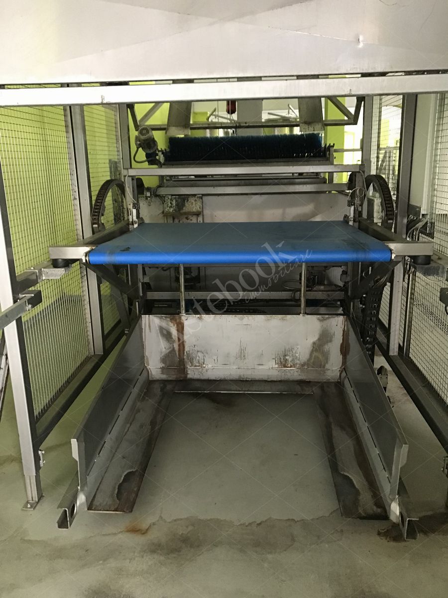Lotto 1 - composto da macchinari per mele, carrello elevatore, trattore agricolo e rimorchio