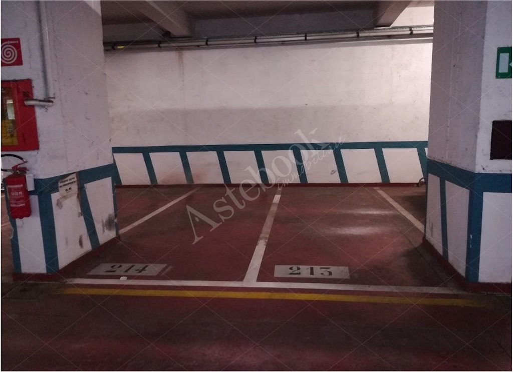 Ufficio con otto posti auto al piano interrato in Roma
