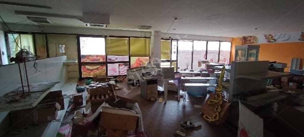 Capannone produttivo con uffici e area pertinenziale in Cassano Magnago