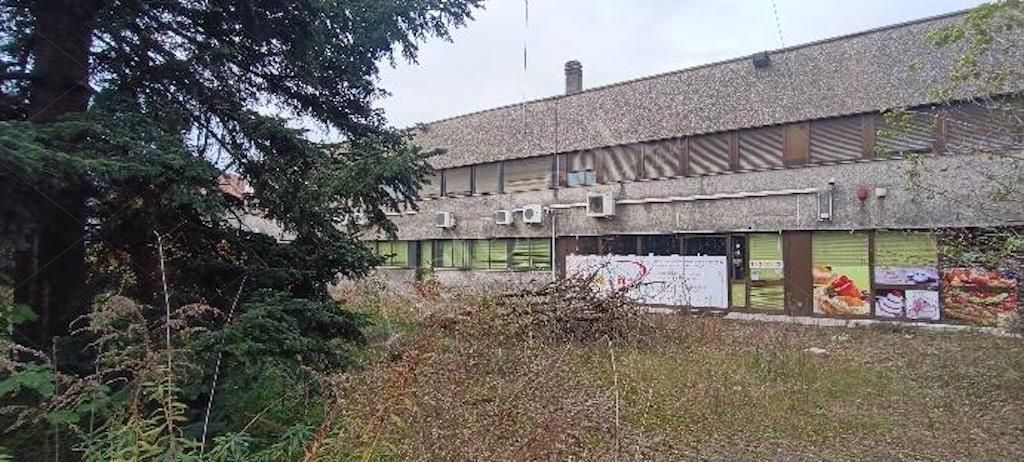 Capannone produttivo con uffici e area pertinenziale in Cassano Magnago