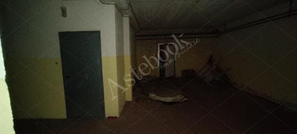 Capannone produttivo con uffici e area pertinenziale in Cassano Magnago
